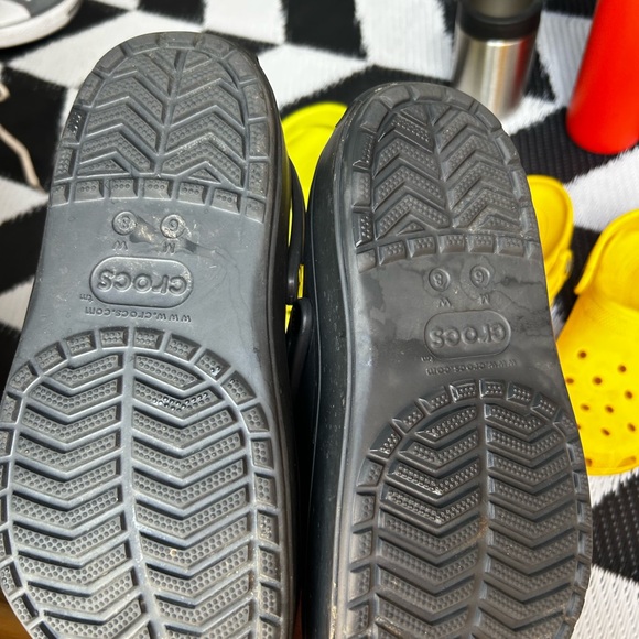 CROCS Classic Black Clogs - Picture 3 of 3